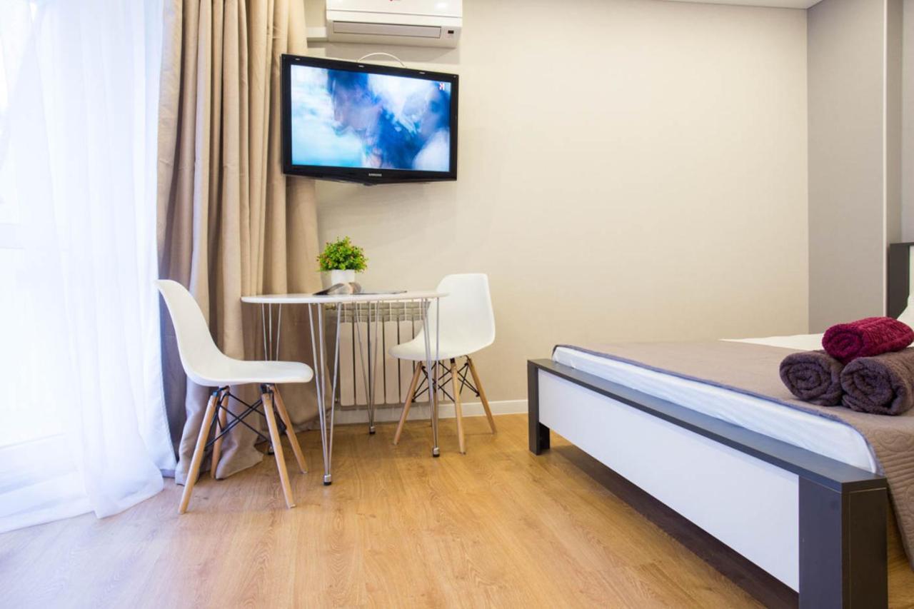 Studio Near Metro Yaroslava Mudroho, Universytet - Mykoly Khvylovoho Str 5-3 คาร์คิฟ ภายนอก รูปภาพ