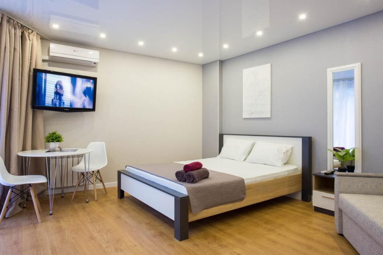 Studio Near Metro Yaroslava Mudroho, Universytet - Mykoly Khvylovoho Str 5-3 คาร์คิฟ ภายนอก รูปภาพ
