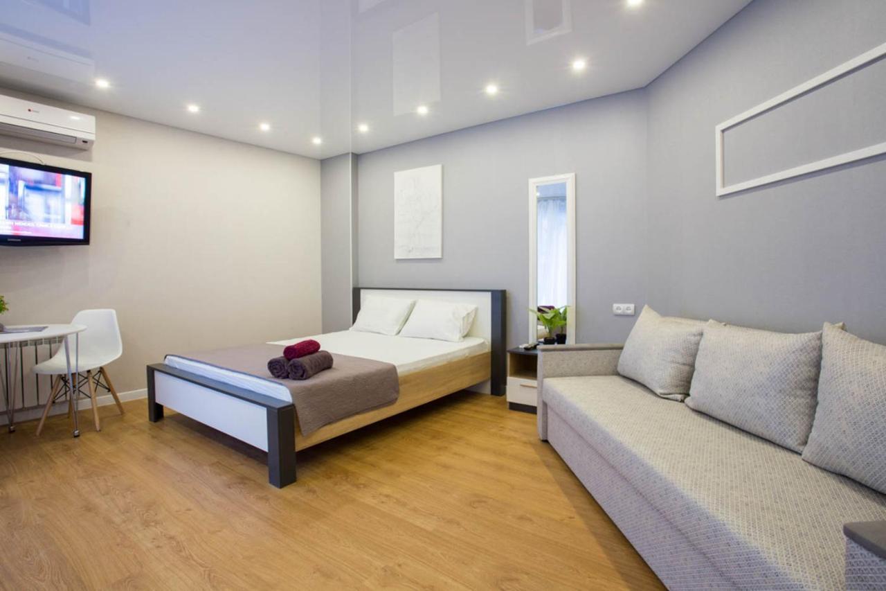 Studio Near Metro Yaroslava Mudroho, Universytet - Mykoly Khvylovoho Str 5-3 คาร์คิฟ ภายนอก รูปภาพ
